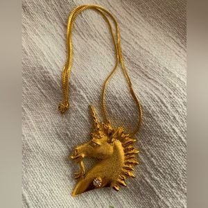 Costume jewelry Unicorn with “Diamond”